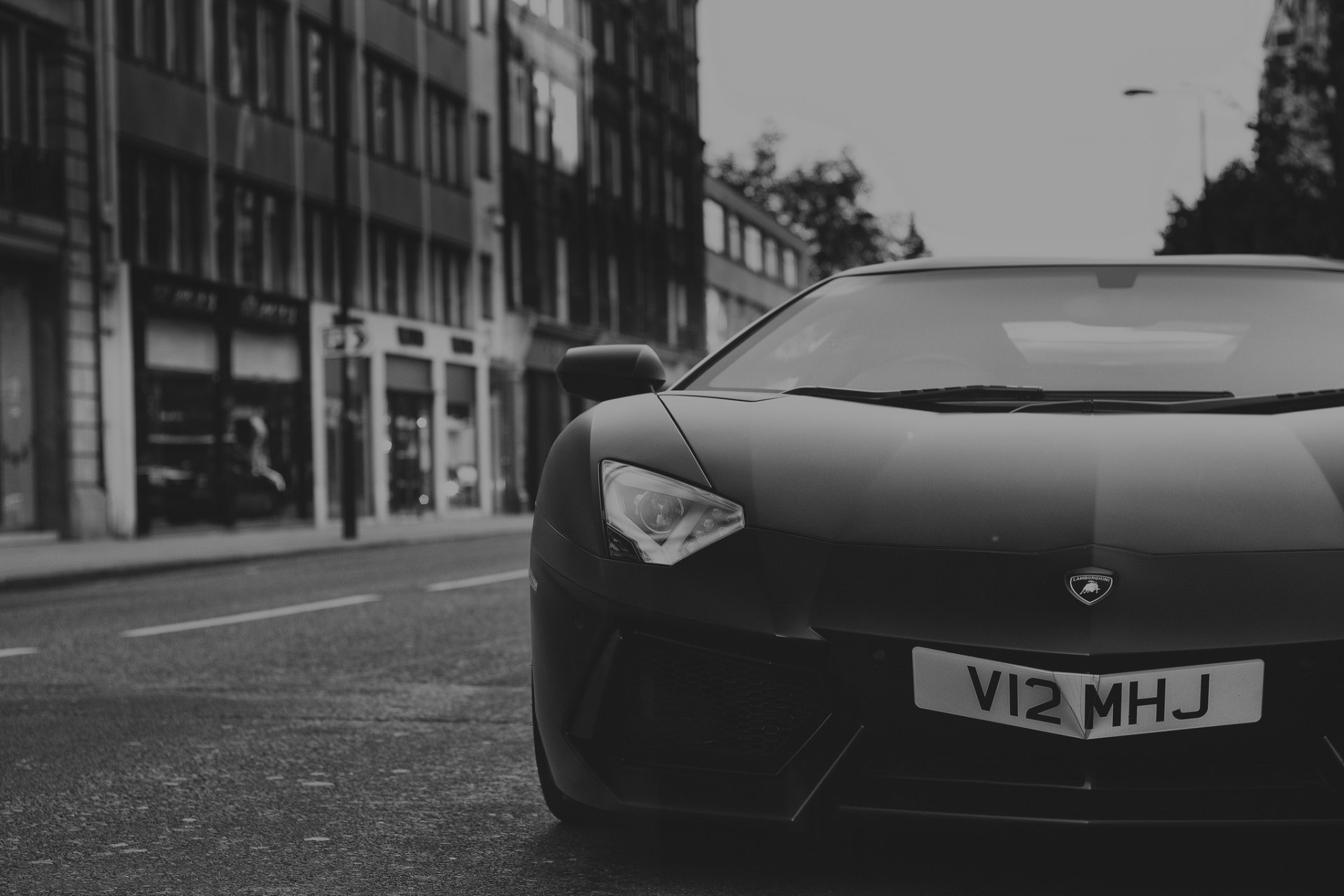 lamborghini aventador lp700-4 schwarz supersportwagen straße vorne