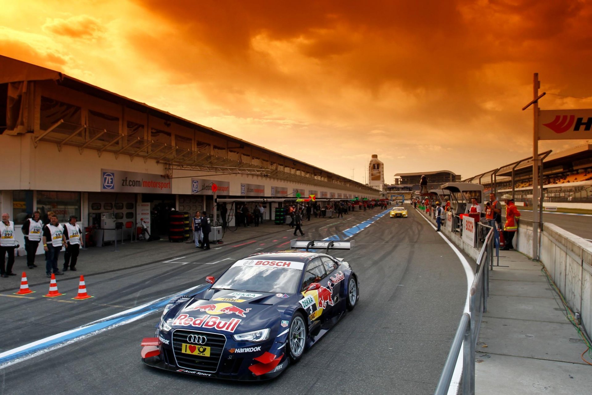 dtm 2012 audi red bull motorsport sport tarck rennen fahren autos schubkarren schubkarre auto sport schönheit audi dtm pit lane spoiler bodykit tuning himmel asphalt