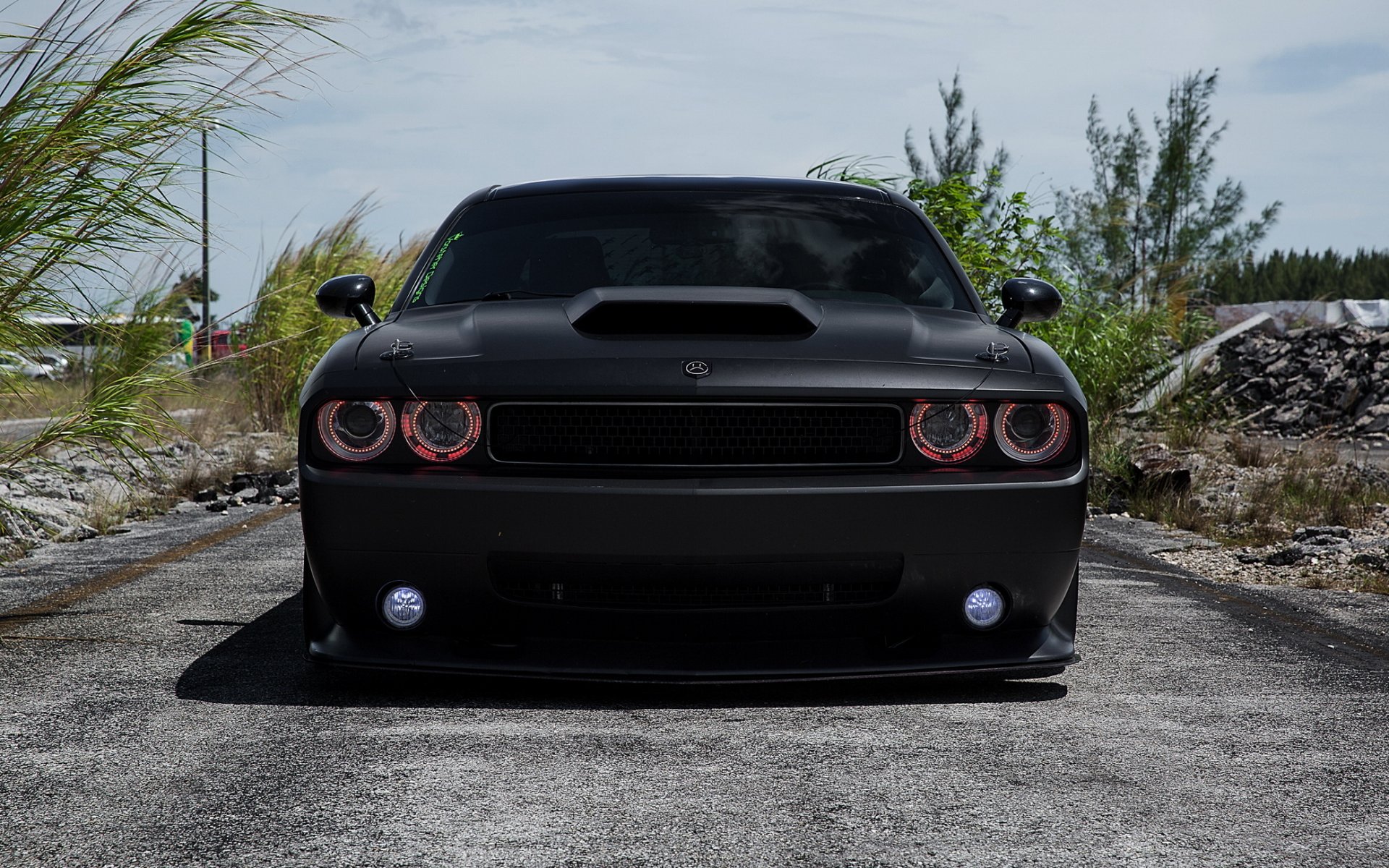 dodge challenger srt8 автомобиль тюнинг черный матовый мышцы автомобиль передок