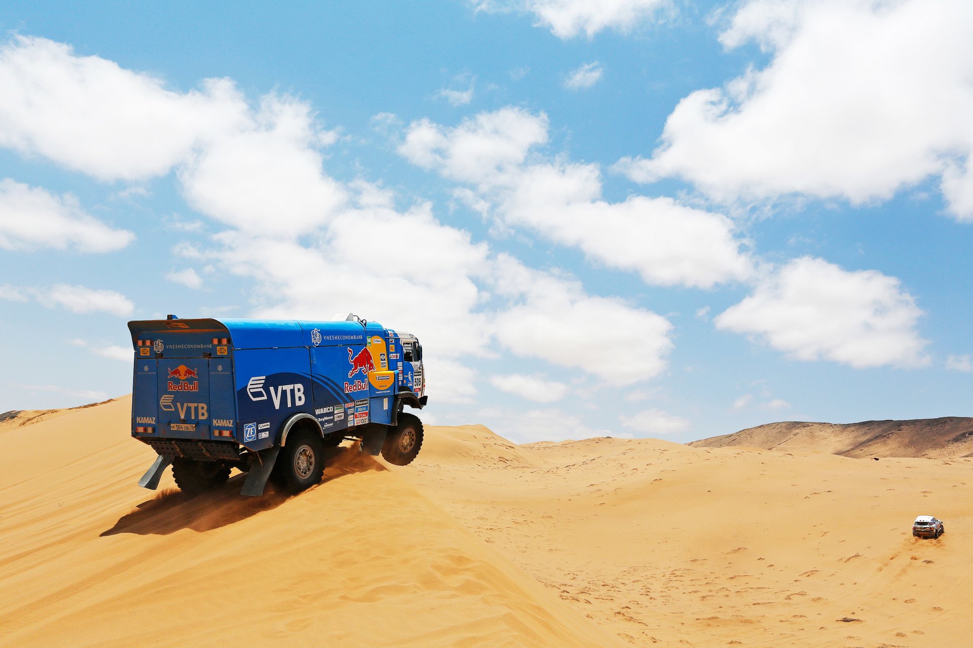 kamaz dakar rallye 2014 camion voiture dune sable nuages bleu sport course