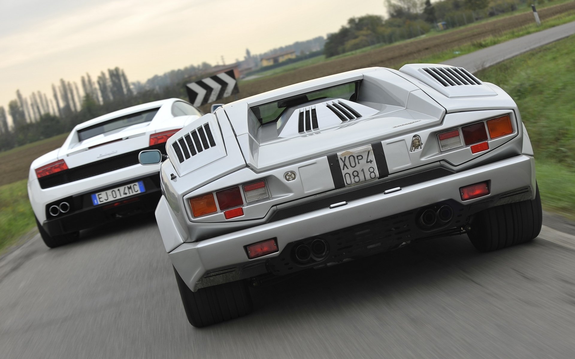 lamborghini countach e gallardo lamborghini countach gallardo supercar vista posteriore