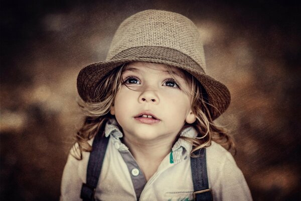 Retrato de una niña con sombrero