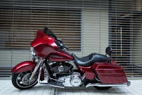 Moto harley davidson in rosso