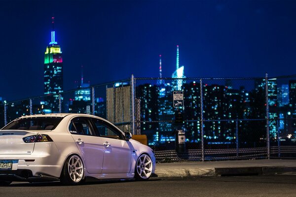 Mitsubishi-salut lumière ville de nuit