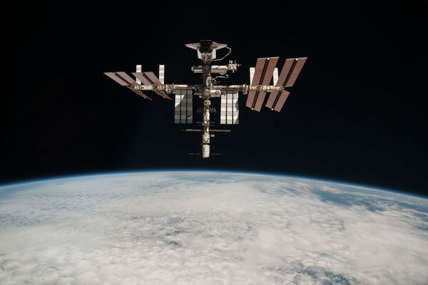 Spazio senza fondo e Stazione Spaziale