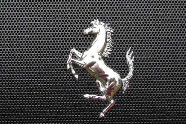 Grille avec emblème en métal en forme de cheval