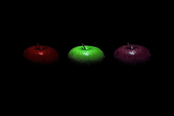 Mysterious photo of three apples