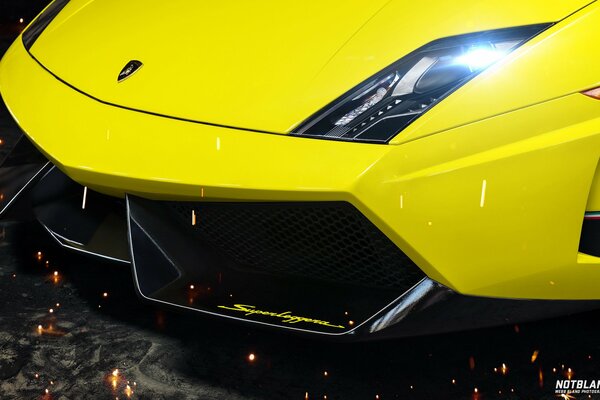 Parachoques amarillo lamborghini con faros brillantes