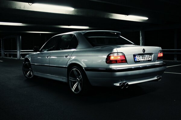 Bwm e38 750iL teinté gris machine