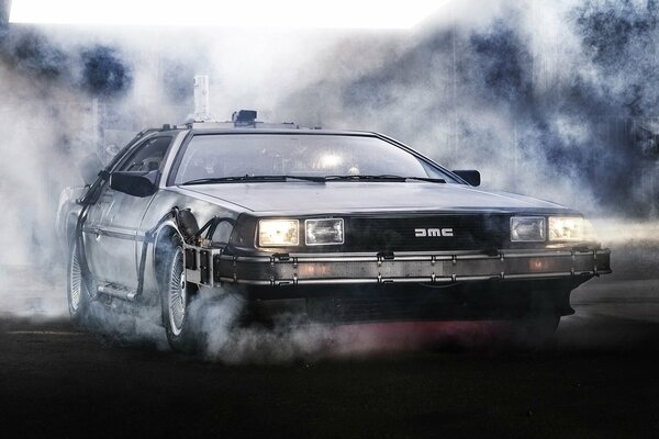 Car deloresn dmc 12 background in smoke