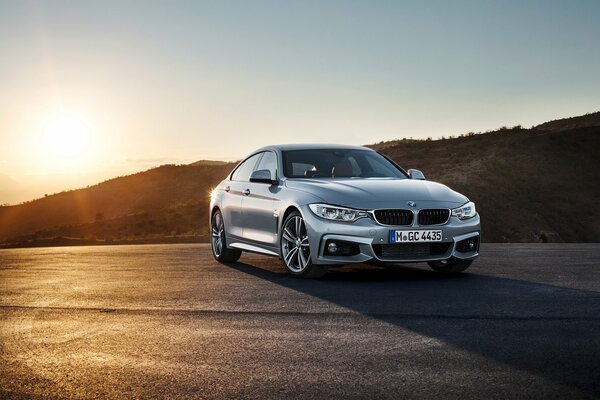 Bmw serie 4 al atardecer