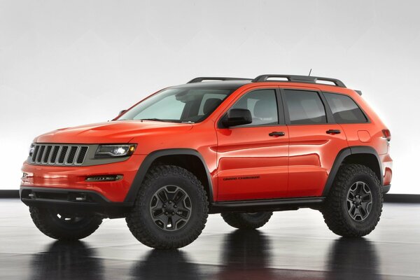 Orange auto jeep grand cherokee SUV