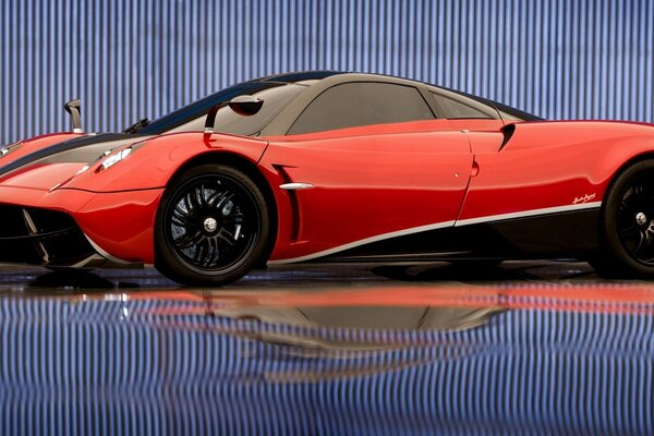 Pagani huayra rouge et noir chic chose