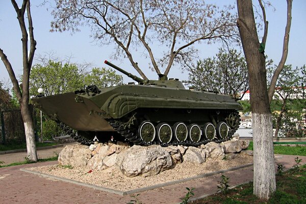 Tank monument in the park among the trees