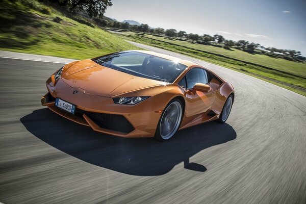 Lamborghini huracan a toda velocidad