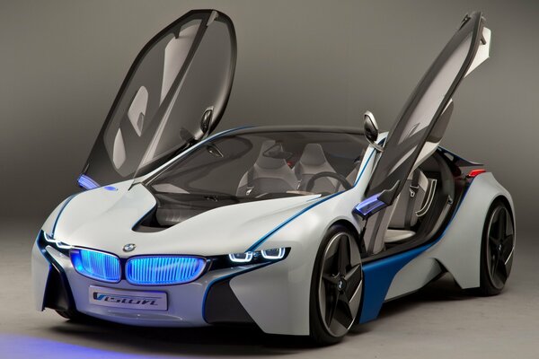 Prototipo BMW con porte aperte