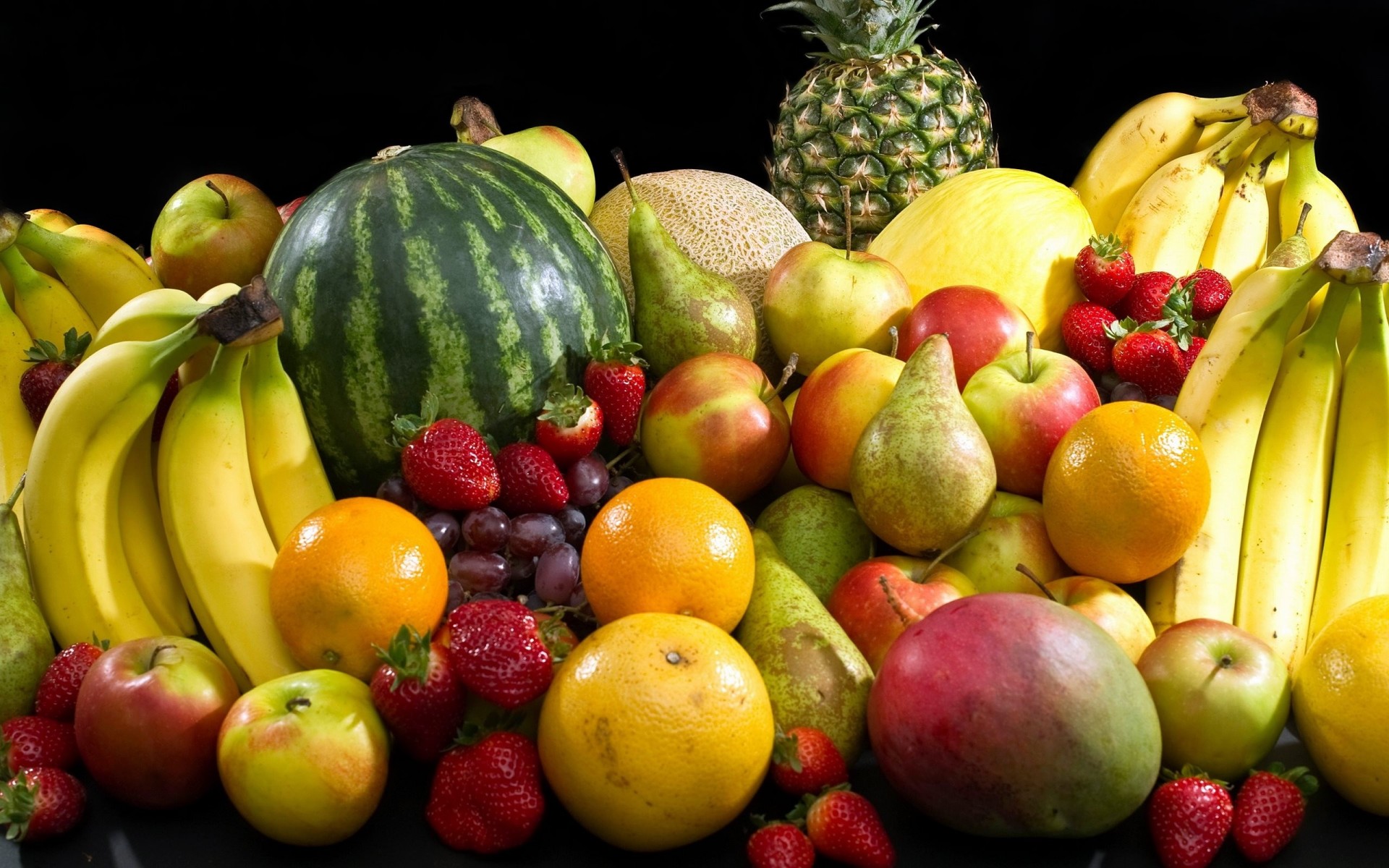 truskawki owoce gruszki banany pomarańcza jabłko