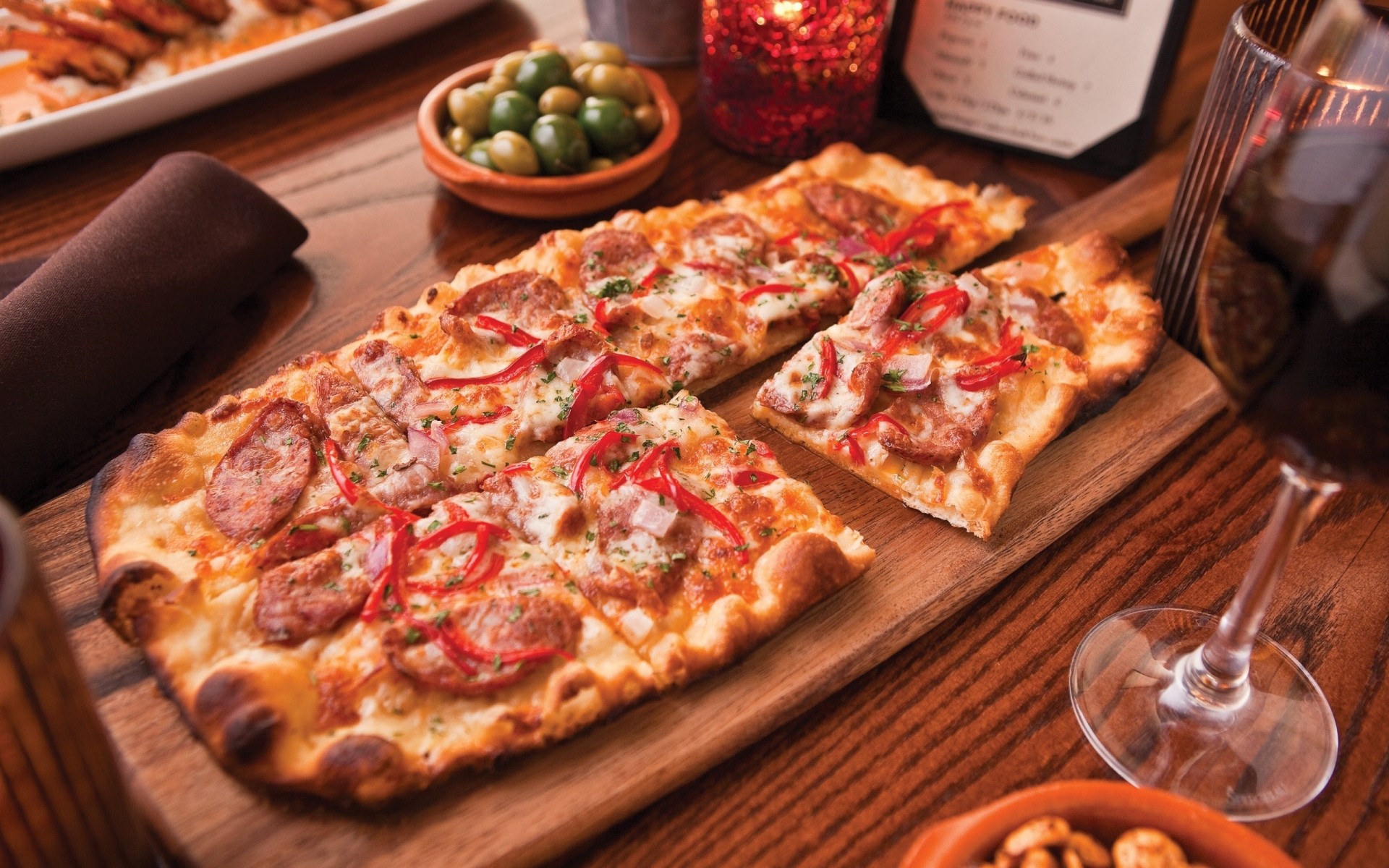 glass food table board pizza