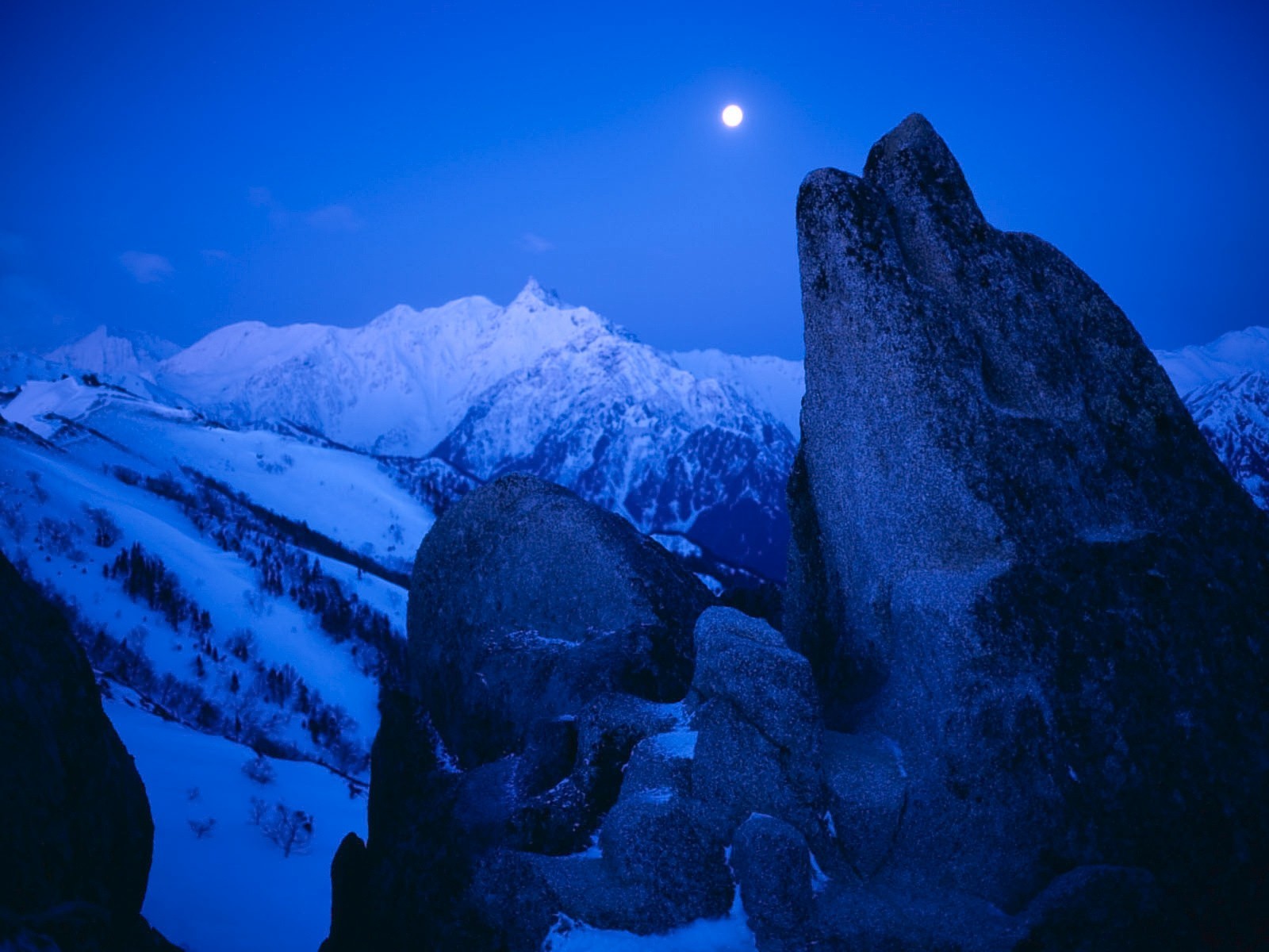 hiver neige montagnes lune