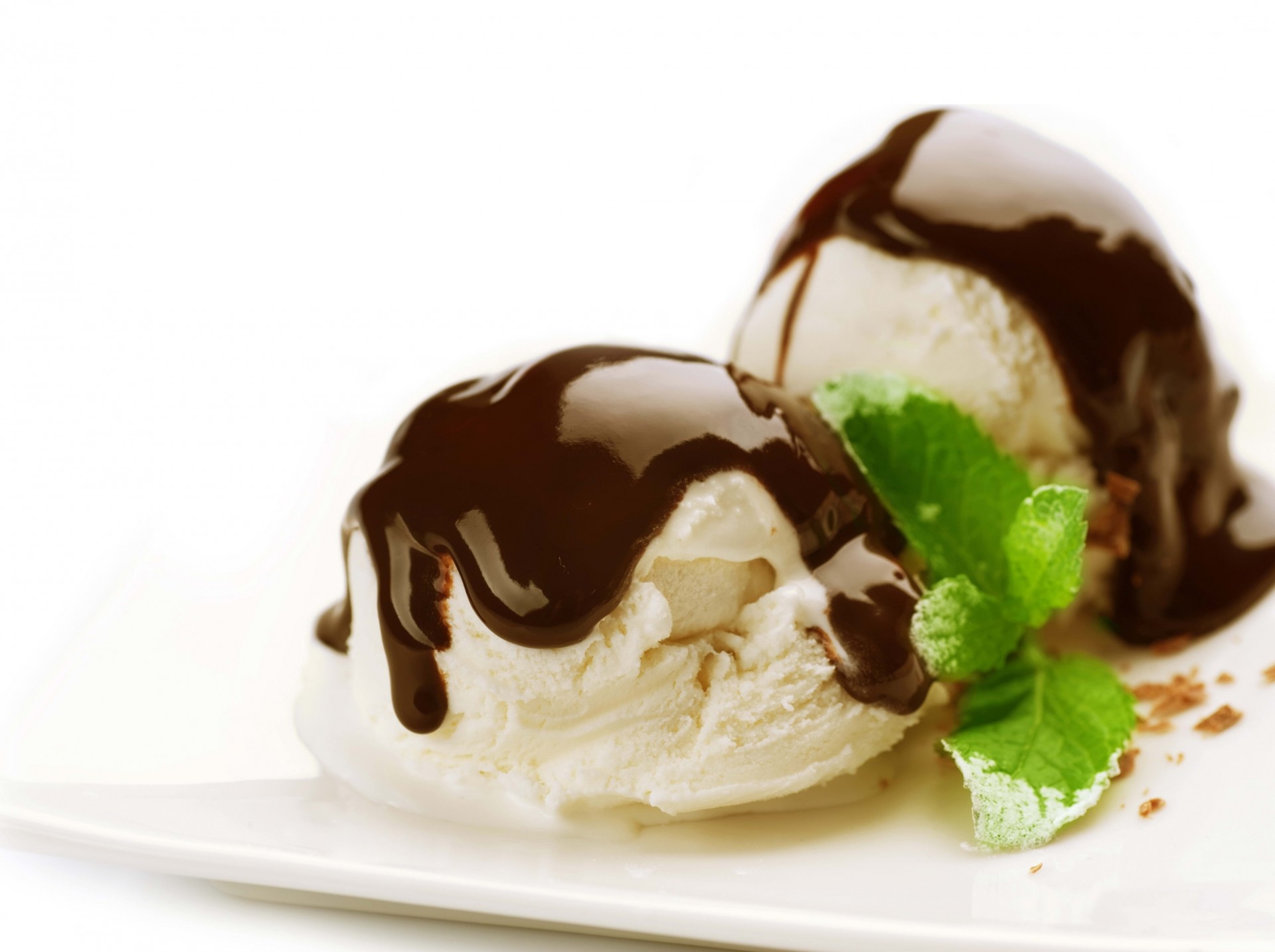 heet cream chocolate white background plate ice cream