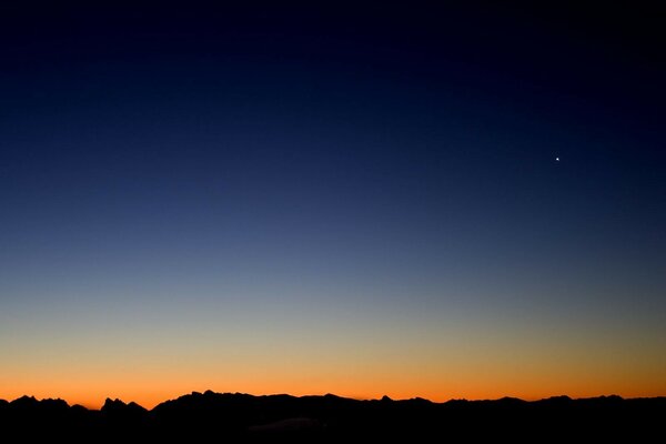 Soirée coucher de soleil ciel montagne