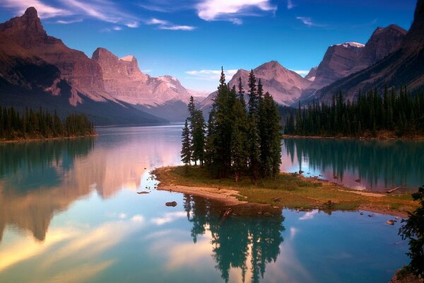 Lac île arbres eau