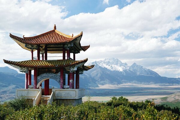 Chinesische Pagode in den Bergen