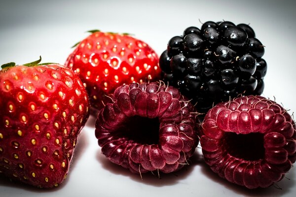 Raspberries, blackberries, strawberries... Juicy mood of summer