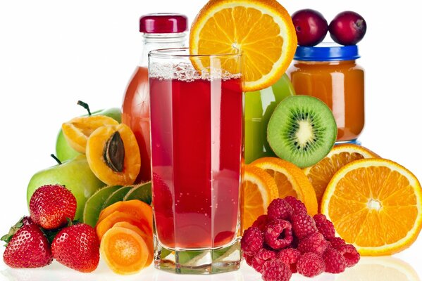 Berry mix, juices and fruits