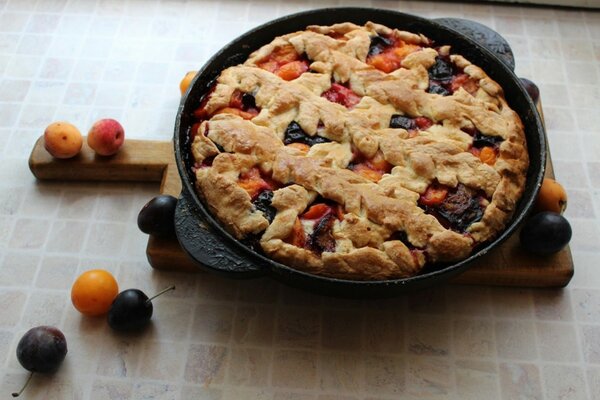 Berry pie, fresh pastries