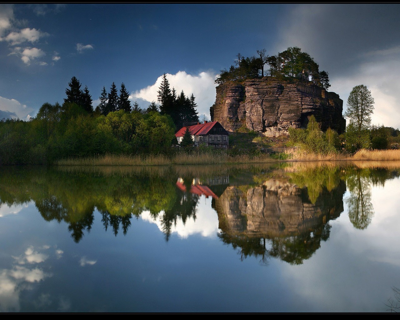 réflexion lac arbres maison nuages ciel