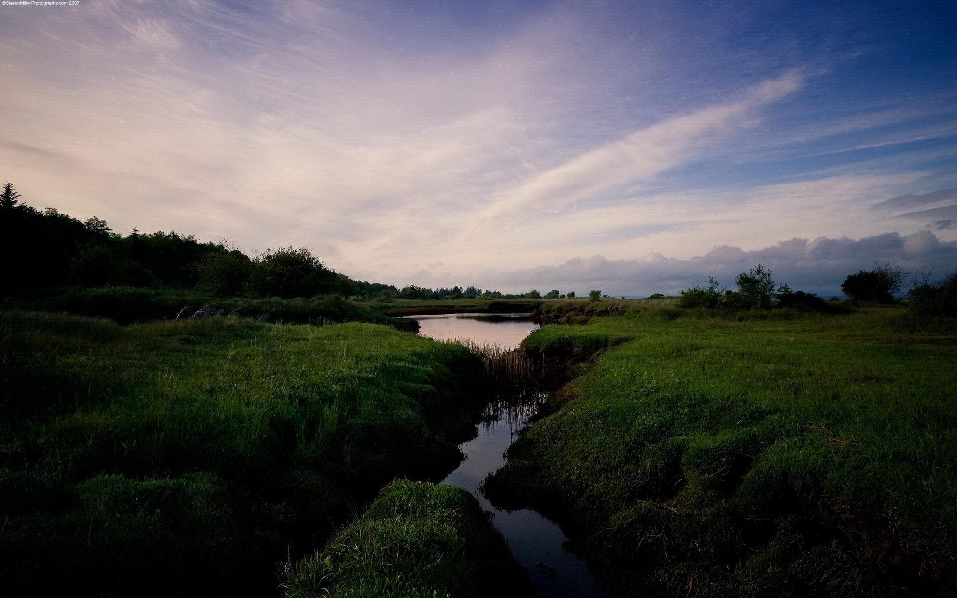 ruisseau herbe nuages