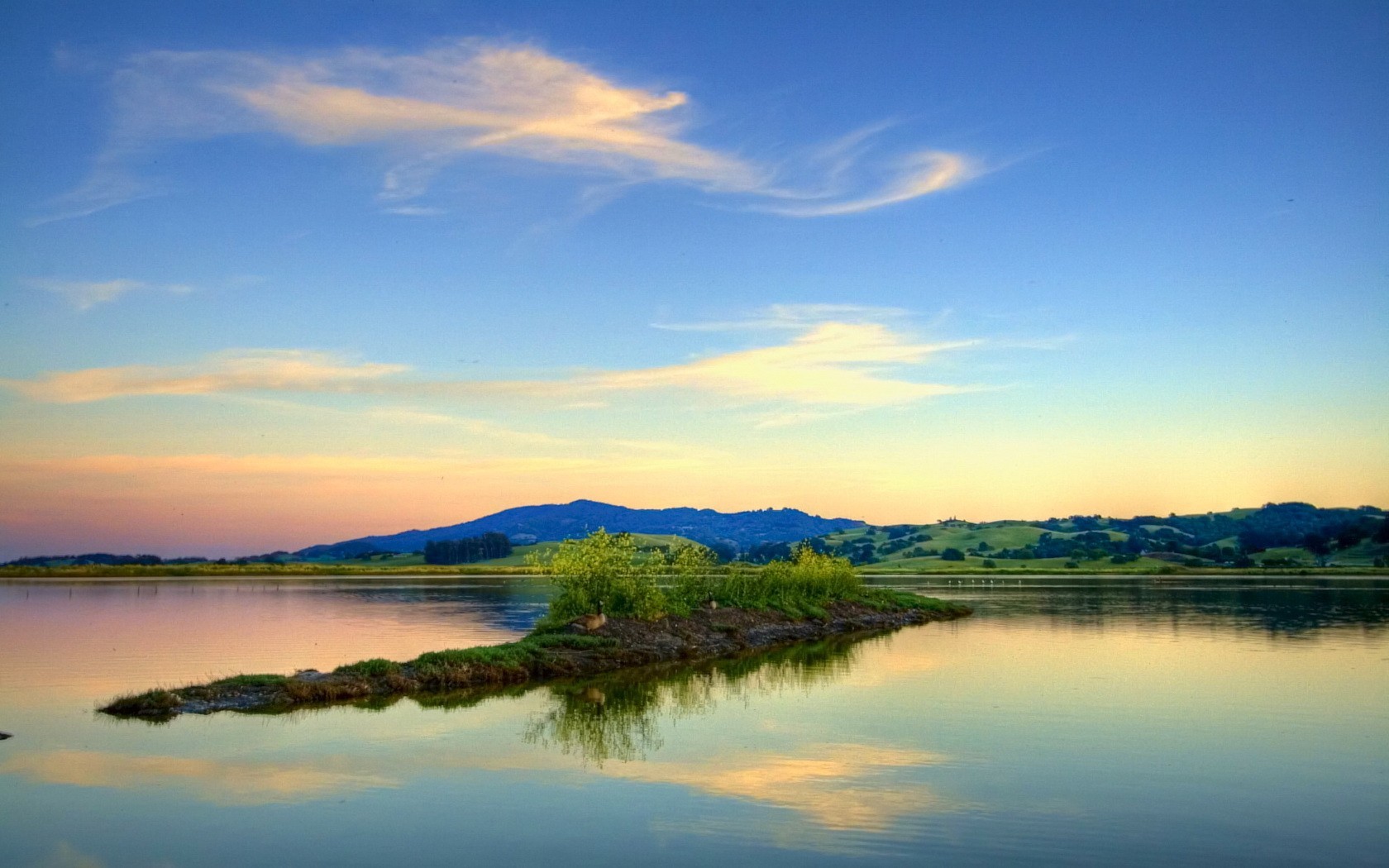 nuvole cielo lago acqua colline