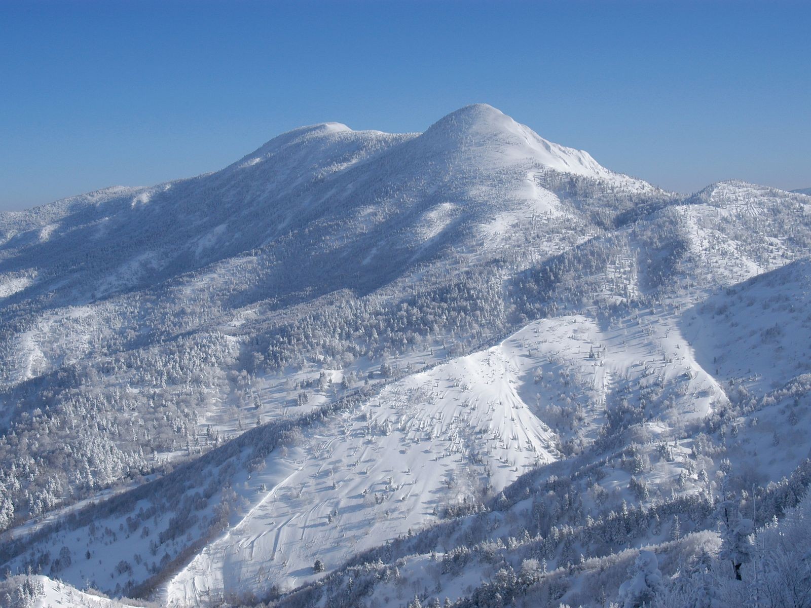 giappone montagna yokote neve inverno pendio blu