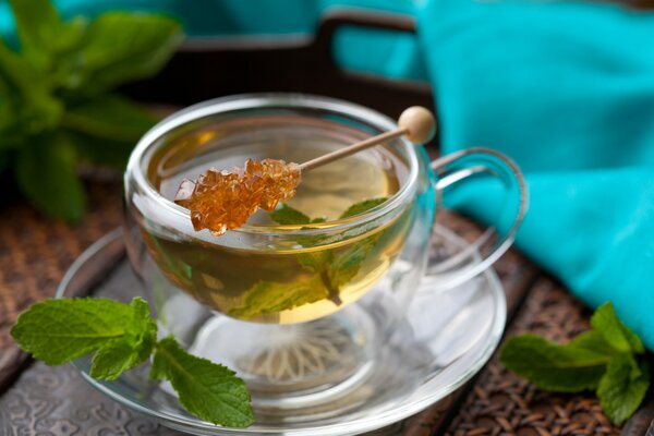 Green tea with sugar and mint