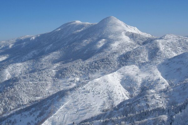 In winter, the mountain slope is depicted in blue