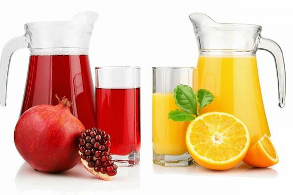 Frisch gepresster Granatapfel- und Orangensaft