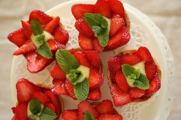 Tartlets decorated with strawberry flowers 