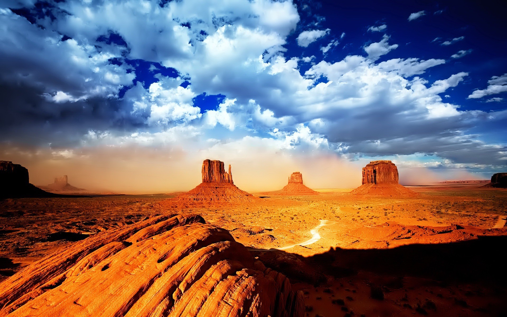 nubes desierto rocas