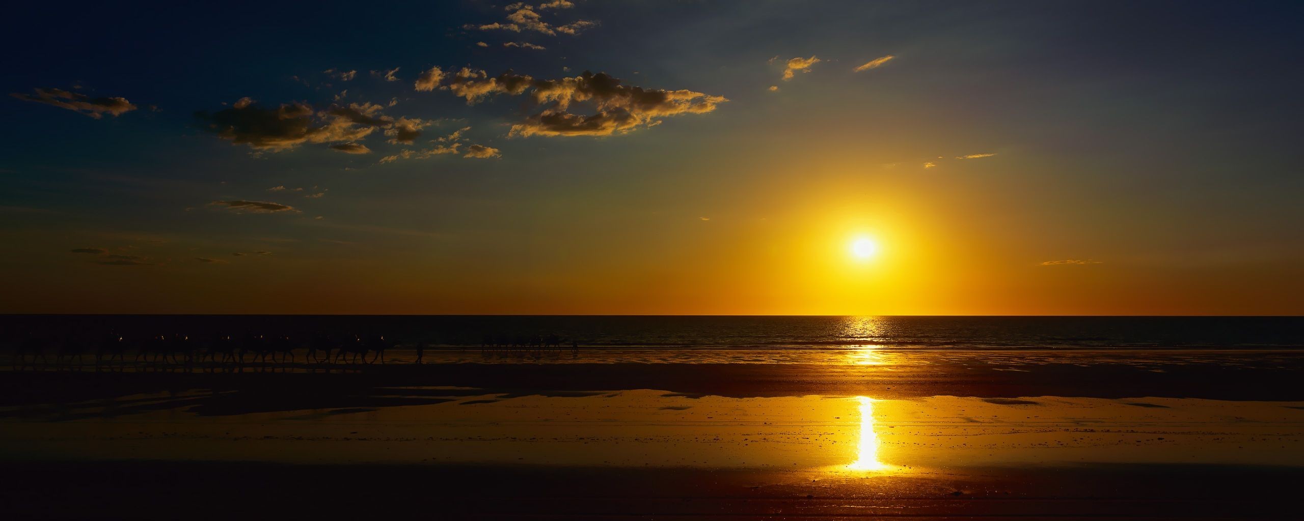 spiaggia tramonto nuvole