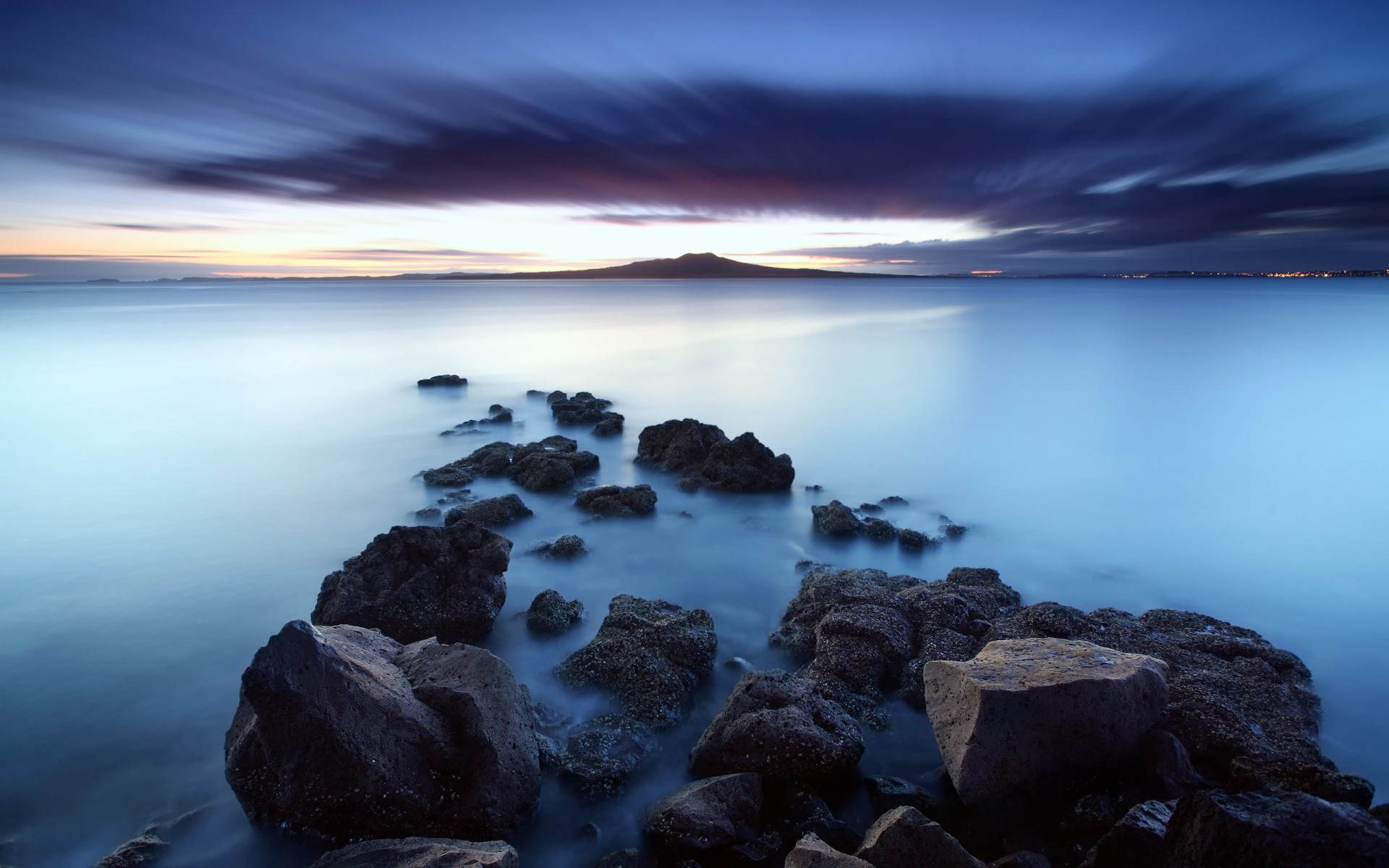 piedras agua lago nubes