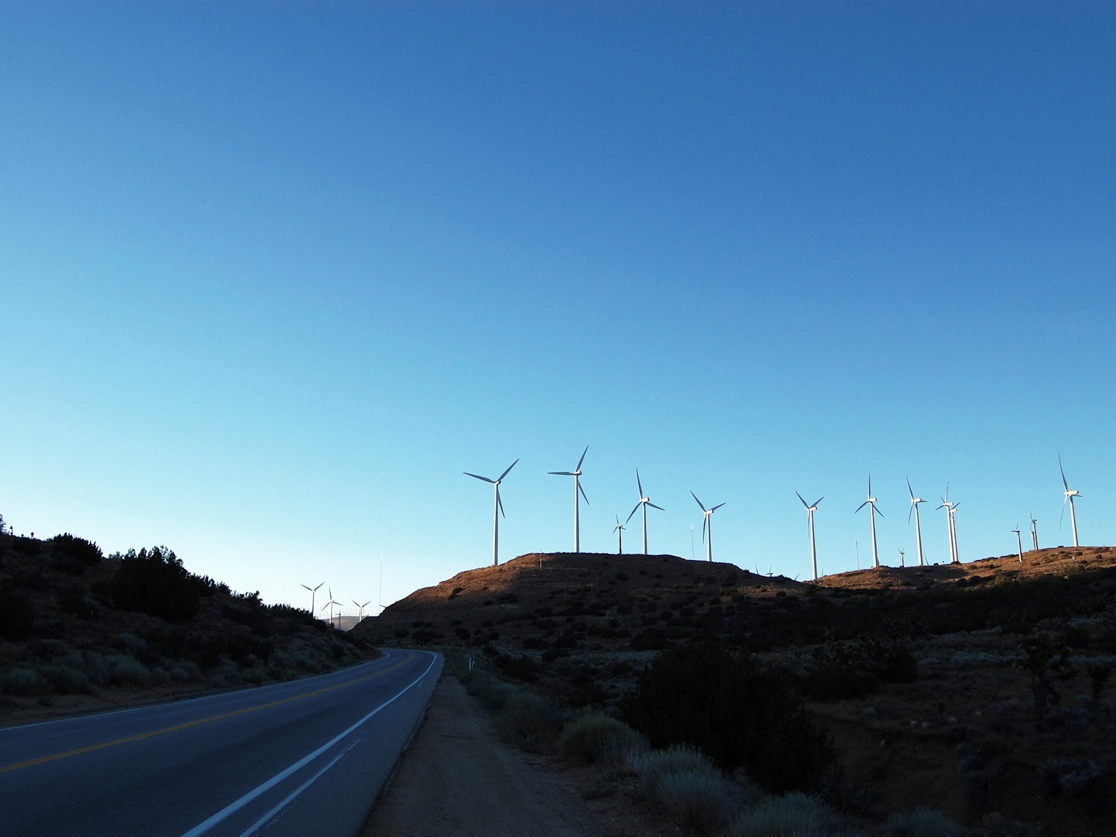 carretera azul molinos de viento