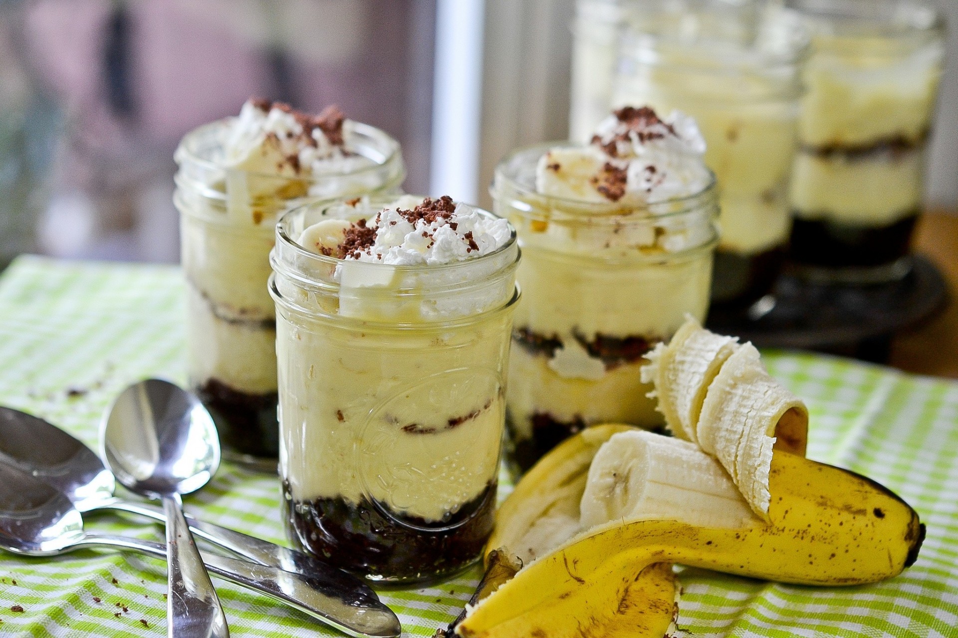 bananen löffel dessert gläser