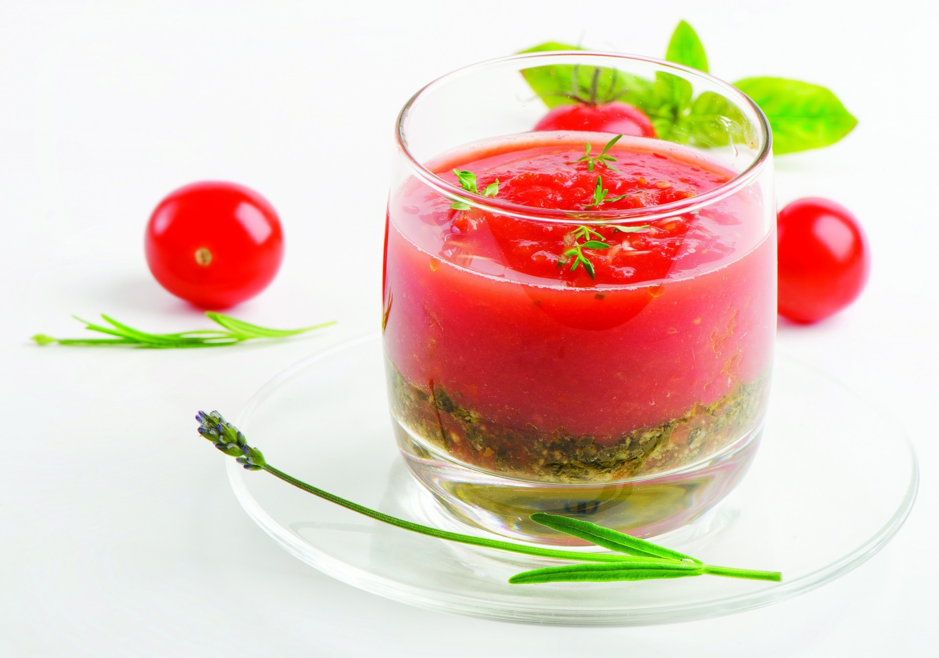 untertasse grüns salat glas tomatensaft