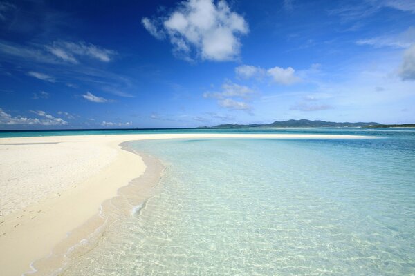 Plage de sable blanc et d eau pure