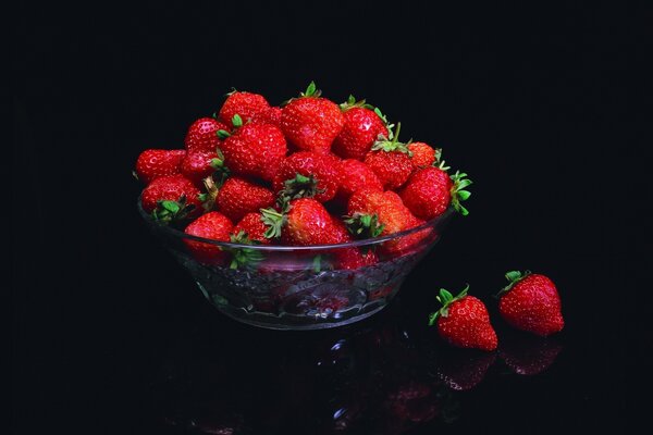 A bowl of juicy ripe strawberries