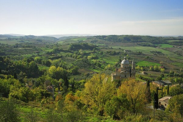 Verdi colline, Chiesa nel villaggio