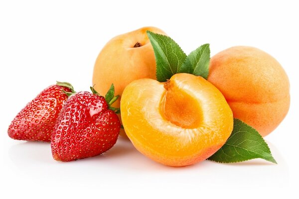 Desktop wallpapers strawberries and peaches