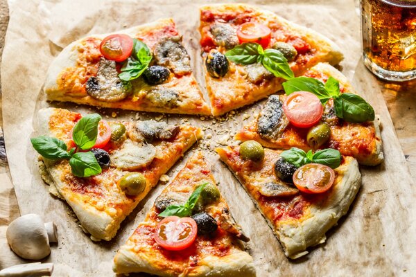 Pizza with mushrooms and olives and iced tea