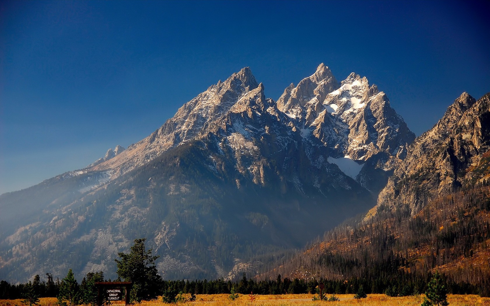 montañas nieve azul